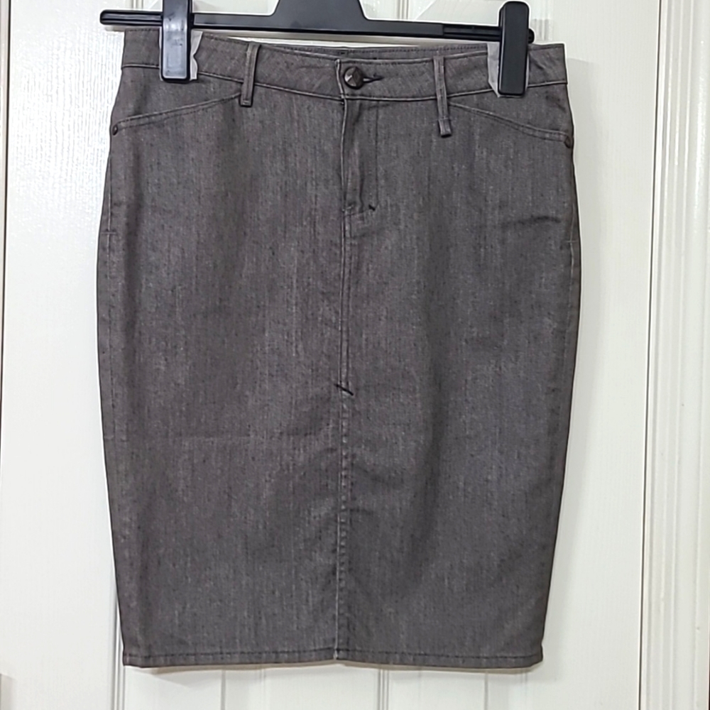 * Deener Gray Denim Skirt NWT